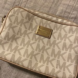 Michael Kors Cross Body Bag